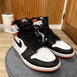 Men’s Jordan 1 Retro High Electro Orange Size 12 Excellent condition